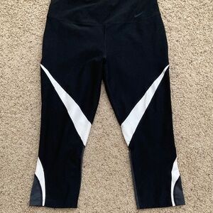 Nike Dri-fit cropped workout pants